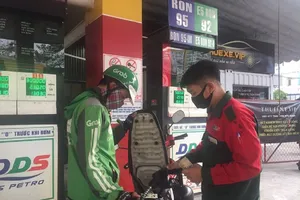 Giá dầu về dưới 0 USD/thùng, ông lớn xăng dầu Việt lên tiếng