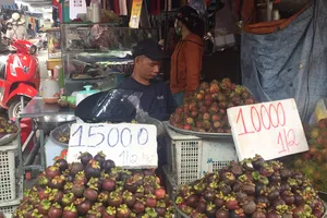 Măng cụt Thái Lan ồ ạt đổ vào chợ Việt