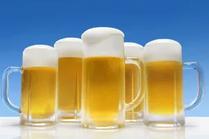 Bia 'sợ' COVID-19 hơn Nghị định 100