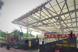 'Chợ ngầm' dưới lòng đất trung tâm TP.HCM méo mặt vì ế 