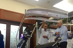 Giá lắp điện mặt trời cũng như...xe dream Trung Quốc