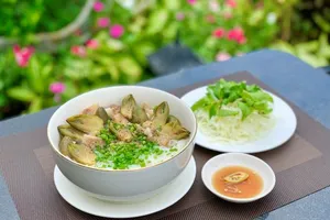 Chế biến... hoa thanh long thành món ăn đặc sản độc đáo