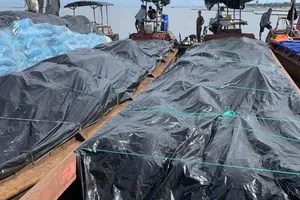 Bắt giữ 475.000 bao thuốc lá có chữ Trung Quốc