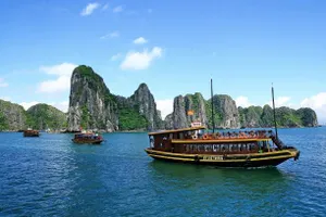 Doanh thu khách sạn cải thiện nhờ cách ly có thu phí