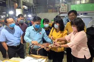 Mẫu rau, cá, tôm...trên địa bàn TP.HCM an toàn 