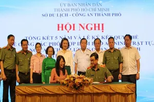 Hơn 500 trường hợp kết hôn giả để được ở lại Việt Nam