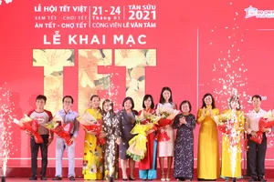 Đến lễ hội Tết Việt 2021 thưởng thức Tết 3 miền