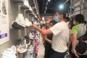  Việt Nam trở thành 'công xưởng' sản xuất giày dép thế giới