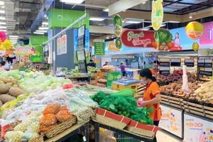 Người dân không còn chen chúc đi mua hàng ở siêu thị