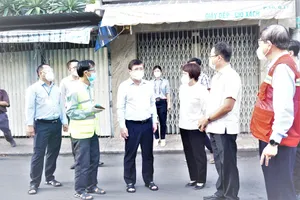 Lãnh đạo TP.HCM thăm và kiểm tra phòng chống dịch ở các chợ 