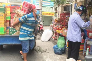 Biến 40.000 cửa hàng tạp hóa thành nơi bán rau, thịt: Được không? 