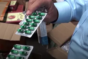 TP.HCM: Phát hiện hơn 13.000 máy tạo oxy, kit xét nghiệm lậu 