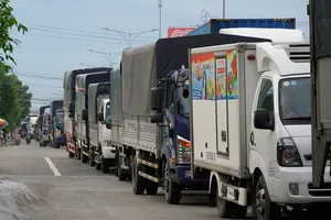 Xe chở hàng hóa vẫn khó thông chốt dù đã được cấp mã QR Code 