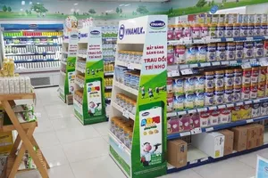 Người dân trầy trật tìm mua bỉm, tã, sữa...cho trẻ em