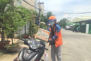 Đi chợ hộ quá tải, đề nghị cho dân mua hàng qua Grab, Shopee...