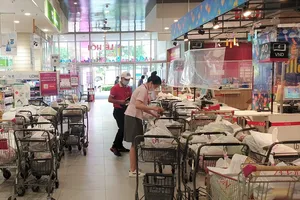 Siêu thị mở bán online trở lại để 'chia lửa' với đi chợ hộ