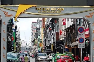 Cận cảnh khu phố Tây sau nhiều tháng đóng băng