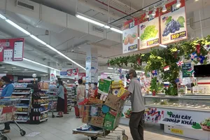 Ngày đầu nới lỏng giãn cách không có cảnh đổ xô đi mua sắm tại siêu thị