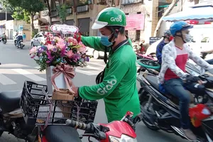 Lý do giá hoa ngày 20 - 10 năm nay tăng cao