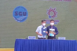 Trường Đại học Sài Gòn và Công ty Pacific Foods kí kết hợp tác