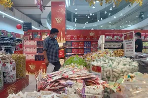 'Săn' bia khuyến mãi Tết ở siêu thị để bán lại kiếm lời 