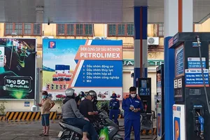 Doanh nghiệp TP.HCM cam kết cung ứng đủ xăng cho dân