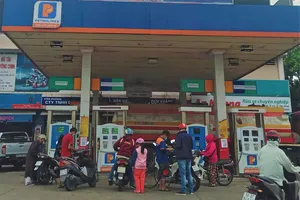 Vẫn còn cây xăng 'cửa đóng then cài' vì đứt nguồn cung