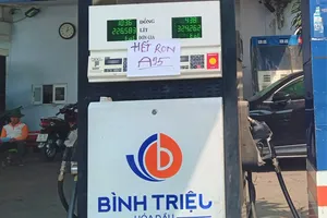 Xuất hiện bán xăng kiểu 'bao cấp': xe máy chỉ được mua 30.000 đồng