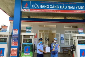 Cây xăng treo biển 'hết hàng' không phản ánh tình trạng thiếu xăng?