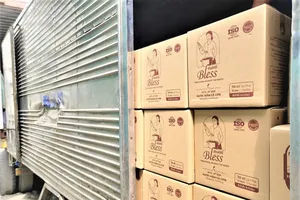 16 tấn nước mắm, tương ớt... lên đường sang Mỹ