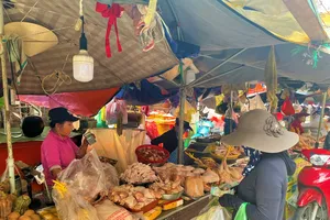 Thịt gà trong nước cạnh tranh giá khốc liệt với gà nhập 