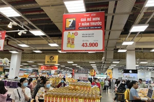 Bộ Tài chính nói về kiến nghị niêm yết giá dầu ăn, nước mắm