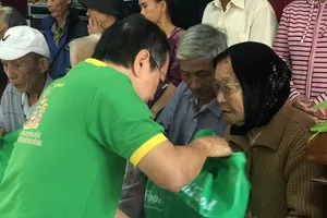 Đồng loạt đề nghị không đưa sữa cho người già vào diện bình ổn giá