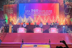 TP.HCM khai mạc hội chợ khuyến mãi khủng, nhiều mặt hàng giảm 70%