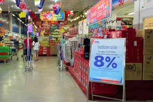 Nhiều siêu thị ở TP.HCM đã áp dụng giảm 2% thuế VAT