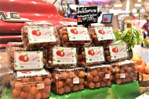 Vải thiều Bắc Giang được bày bán ở các Trung tâm thương mại quy mô nhất Thái Lan. ẢNH: Sở Công thương tỉnh Bắc Giang