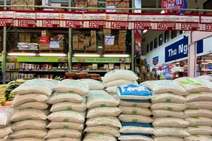 Gạo bày bán ở siêu thị. ẢNH: TÚ UYÊN