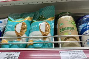 Đường các loại bày bán ở siêu thị. ẢNH: TÚ UYÊN