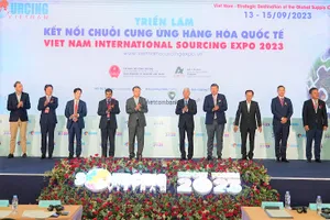 Lãnh đạo Bộ Công thương, UBND TP.HCM tại lễ khai mạc 