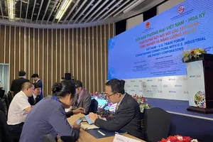 Tập đoàn Boeing đang trao đổi cùng doanh nghiệp Việt Nam. ẢNH: TÚ UYÊN 