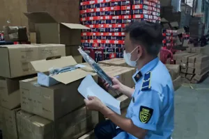 Hàng giả tại các điểm du lịch, trung tâm thương mại... không giảm