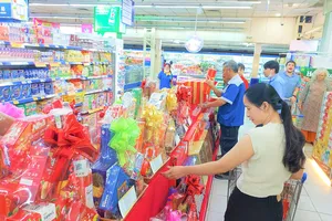 Có siêu thị bán được hơn 70 tỉ đồng giỏ quà tết 