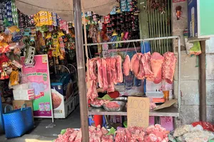 Thịt heo bày bán ở chợ. ẢNH: TÚ UYÊN