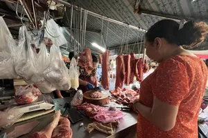 Giá thịt heo tăng cao ngày cận tết