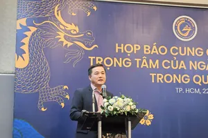 Lãnh đạo Sở Công thương TP.HCM chia sẻ thông tin tại buổi họp báo. ẢNH: TÚ UYÊN