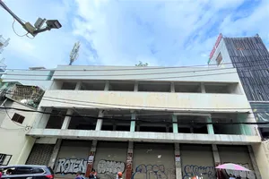 Nhiều mặt bằng không có khách thuê. ẢNH: TÚ UYÊN