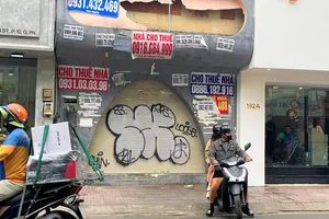 Nhiều điểm kinh doanh trả mặt bằng. ẢNH: TÚ UYÊN