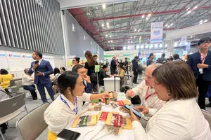Các doanh nghiệp nước ngoài tìm kiếm nguồn cung tại sự kiện 2023. Ảnh: TÚ UYÊN