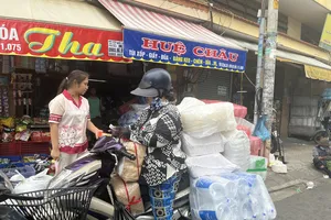 Cửa hàng truyền thống lên đời, khách không cần 'cò kè bớt một thêm hai'