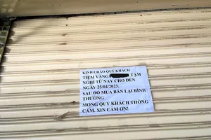 Quản lý thị trường TP.HCM nói gì về việc các tiệm vàng cửa đóng then cài?